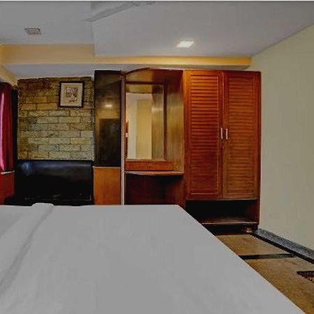 Oyo 75948 Hotel Tushar Continental ニューデリー エクステリア 写真