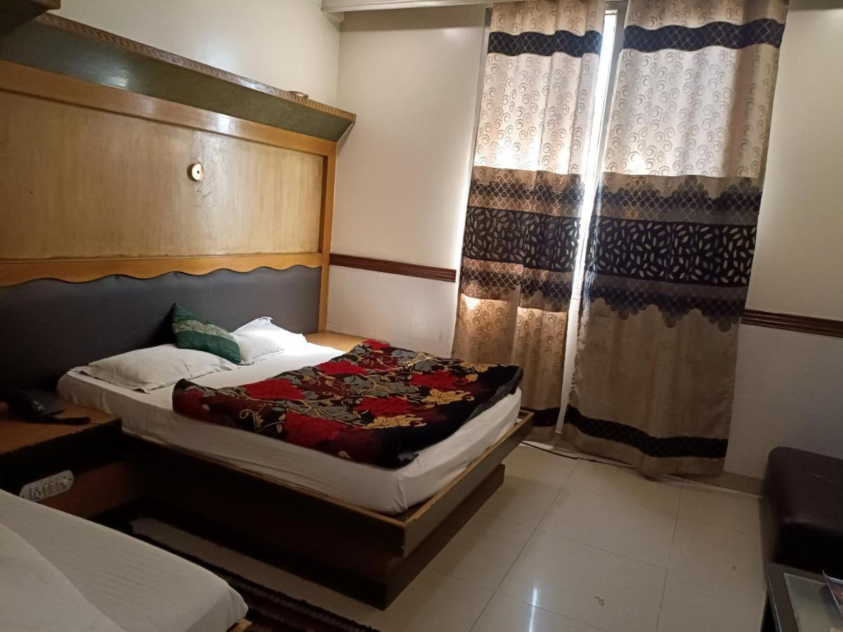 Oyo 75948 Hotel Tushar Continental ニューデリー エクステリア 写真