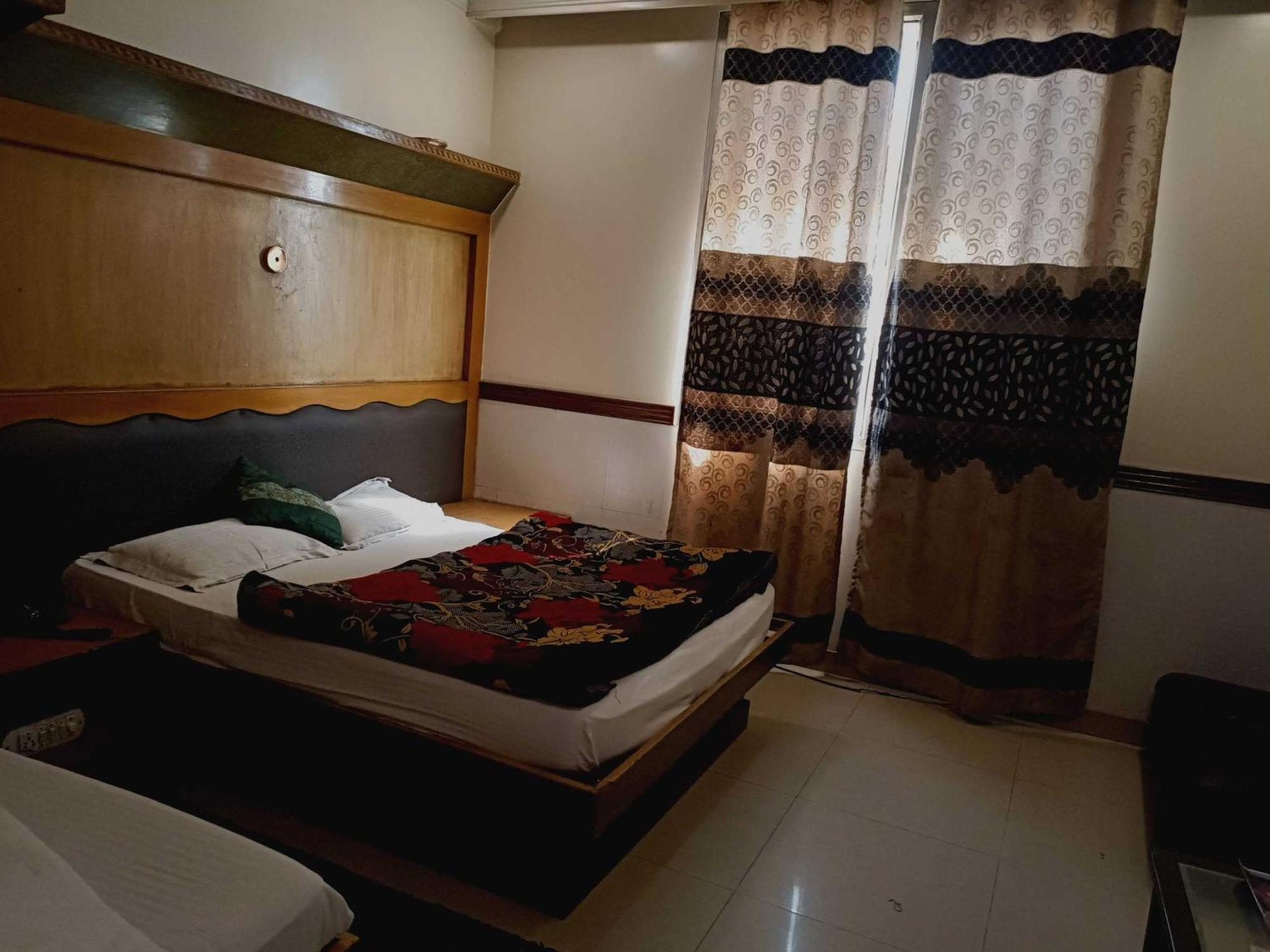 Oyo 75948 Hotel Tushar Continental ニューデリー エクステリア 写真