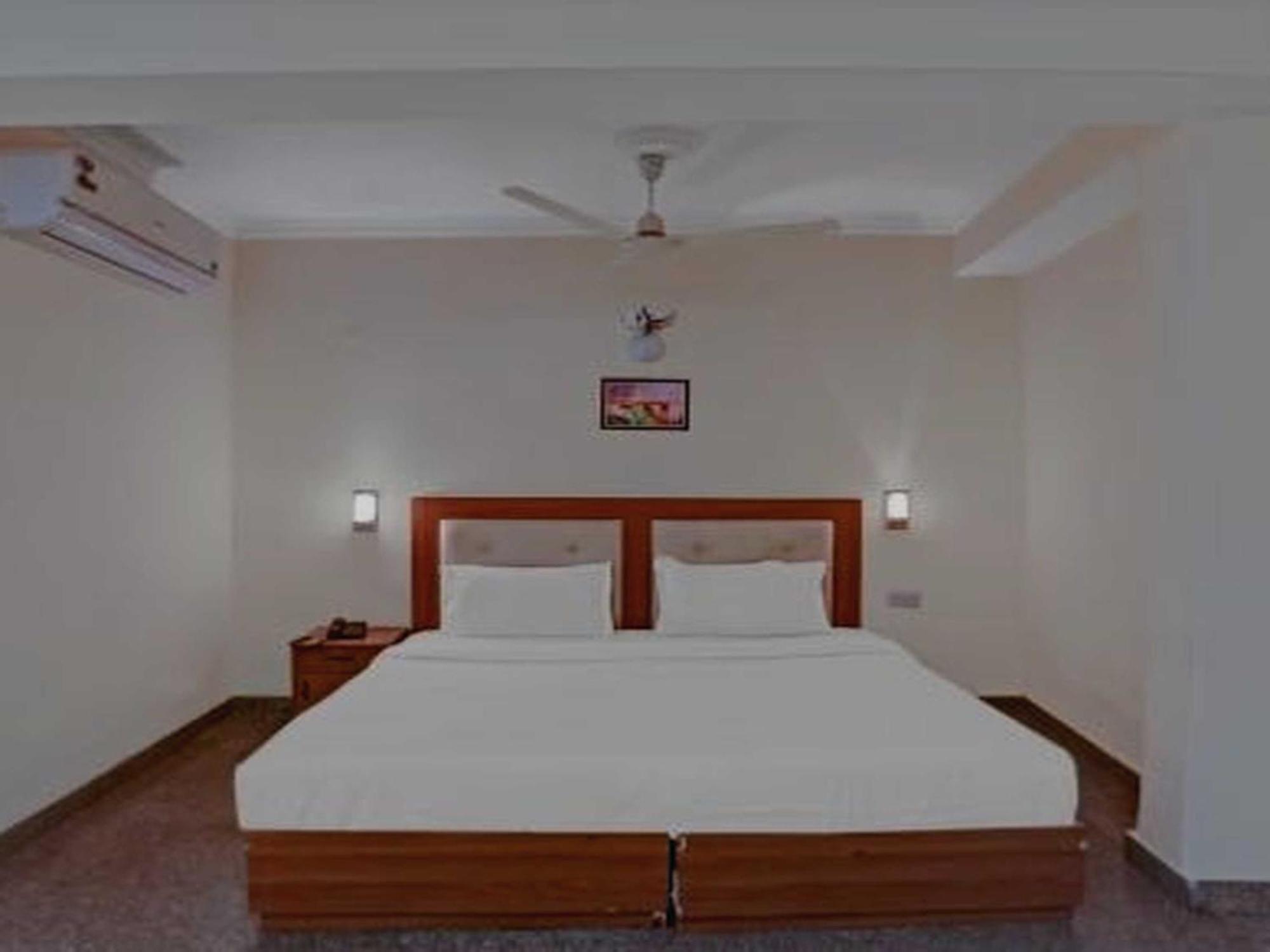 Oyo 75948 Hotel Tushar Continental ニューデリー エクステリア 写真