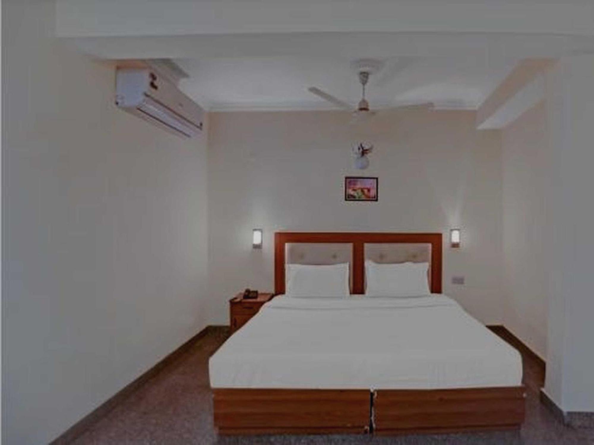 Oyo 75948 Hotel Tushar Continental ニューデリー エクステリア 写真